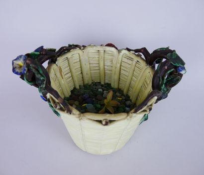 null Eugene PERRET-GENTIL in Menton. 

Cache pot in barbotine decorated with garland...