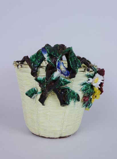 null Eugene PERRET-GENTIL in Menton. 

Cache pot in barbotine decorated with garland...