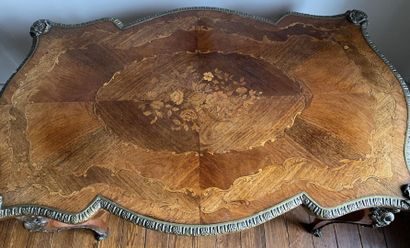 null A violin-shaped middle table in veneer with inlaid decoration of flowers, plants...