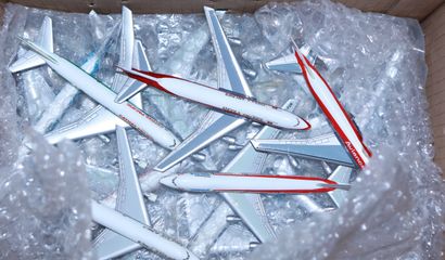 null LARGE LOT OF MINIATURE AIRLINERS



Large lot of miniature airliners in wood,...