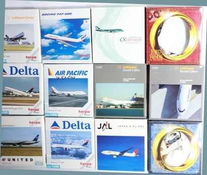 null LOT OF 35 SCALE MODELS OF AIRLINERS

French and foreign companies in scales...