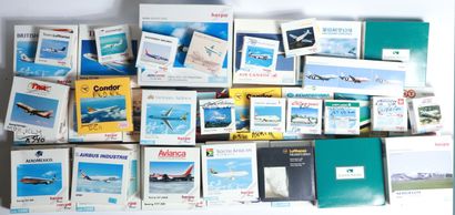 null LOT OF 40 MODELS OF AIRLINERS

French and foreign companies in scales 1/500th,...