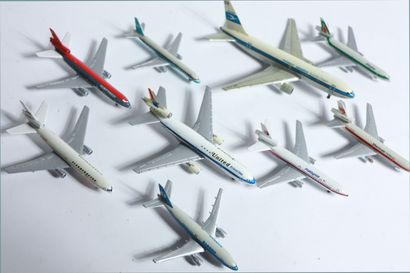 null LARGE LOT OF METAL PLANES

1 Metal Canteen containing a hundred Die Cast Metal...