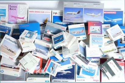 null LOT OF 50 MODELS OF AIRLINERS

French and foreign companies in scales 1/500th,...