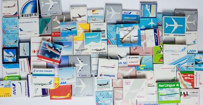 LOT OF 100 SCALE MODELS OF AIRLINERS 
French...