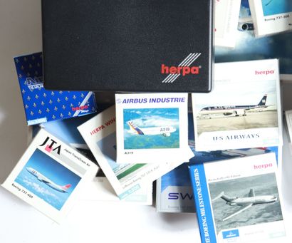 null LOT OF 30 MODELS OF AIRLINERS

French and foreign companies in scales 1/500th,...