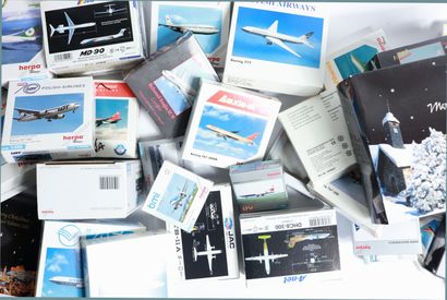 null LOT OF 45 MODELS OF AIRLINERS

French and foreign companies in scales 1/500th,...