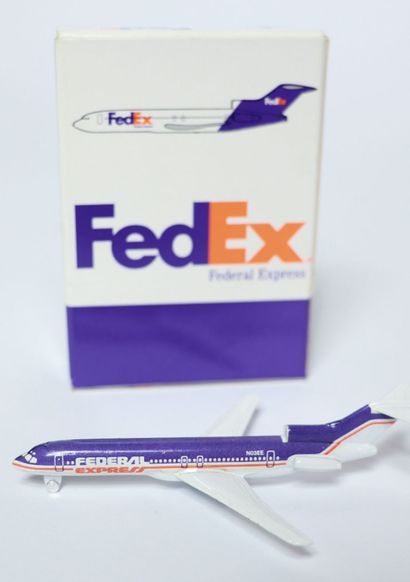 null LOT OF 100 SCALE MODELS OF AIRLINERS 

French and foreign companies in scales...