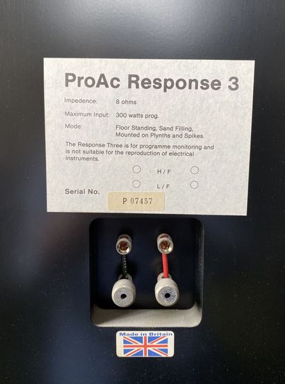 null PROAC Made in England 

Pair of hi-fi speakers model response 3 in exotic wood...