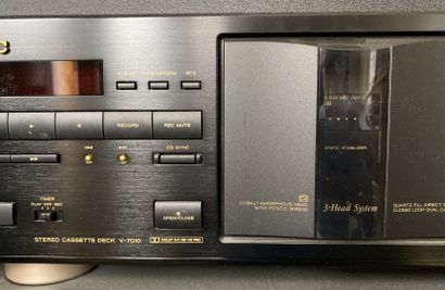 null TEAC 

Lot including : 

Stereo cassette Deck V-7010

Digital Audio Tape Deck...