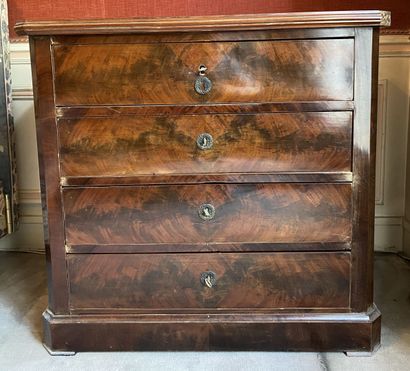 null Mahogany veneer chest of drawers opening to 4 drawers in front resting on a...