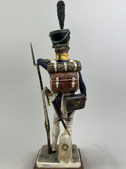 null Bernard BELLUC (1949 - )

Infantry of line voltigeur 1808

Figurine in polychrome...