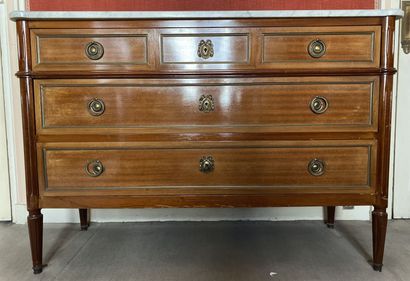 Mahogany and mahogany veneer chest of drawers...