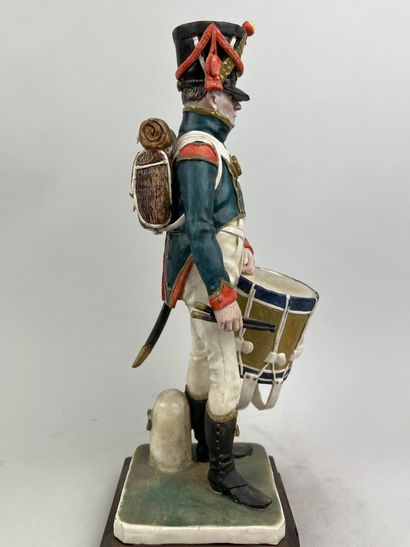 null Bernard BELLUC (1949 - )

Tambour flanqueur Grenadier 1813

Figurine en faïence...