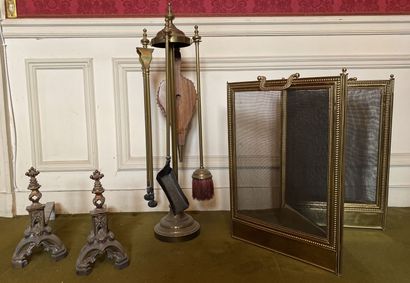 null Lot of fireplace accessories including: 

A servant composed of a shovel, a...