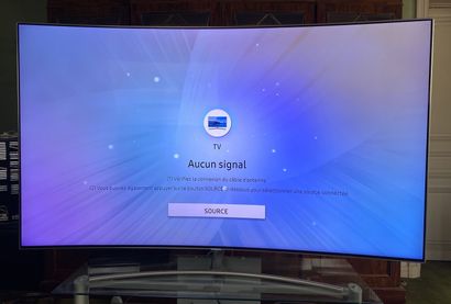 null SAMSUNG 

Important curved television model QE75Q8C. 

Dimensions: 96 x 166...