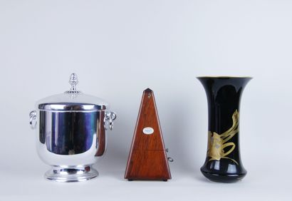 null Lot of various trinkets including: 

LEONARD. Black tinted glass vase decorated...