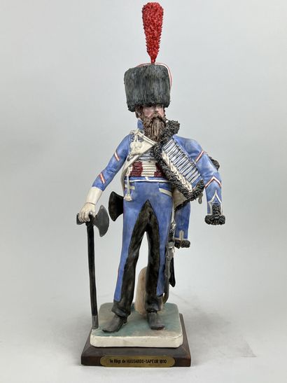 null Bernard BELLUC (1949 - )

1e REGT de Hussards Sapeur 1810 

Figurine en faïence...