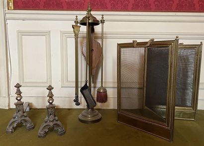 null Lot of fireplace accessories including: 

A servant composed of a shovel, a...