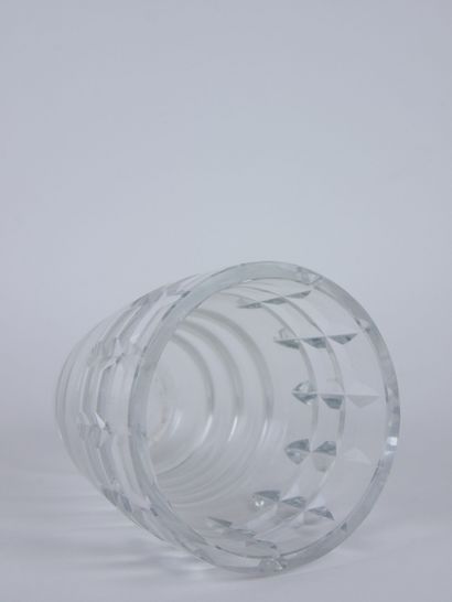 null BACCARAT France

Conical vase in cut crystal with decoration of spirals and...