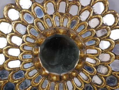 null Circular mirror in carved and gilded wood with scales decoration.

20th century...