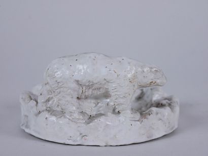 null Marguerite COUSINET (1886- 1970)

The polar bear 

White enamelled plaster pocket,...