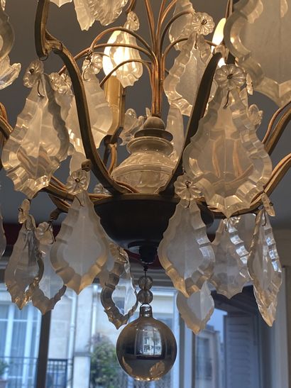 null Chandelier with eight arms of light.

Signed Baccarat.

H : 72 cm.

Diameter...