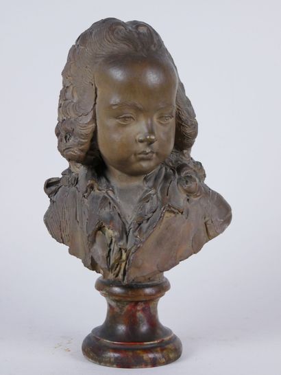 null Sculpture in patinated terra cotta representing the portrait of a child in bust.

In...