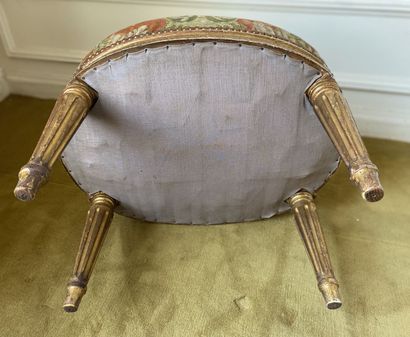 null Oval stool in carved and gilded wood decorated with a frieze of rais-de-coeur.

Napoleon...