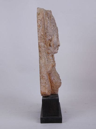 null Modern school. Marguerite COUSINET (1886- 1970) ?

Stone sculpture representing...