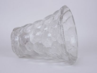 null Pierre D'AVESN (1901 - 1990) Made in France 

Vase in cracked glass of conical...