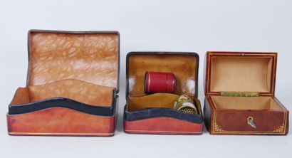 null Set of 5 leather boxes decorated with nets and plants gilded with small irons....