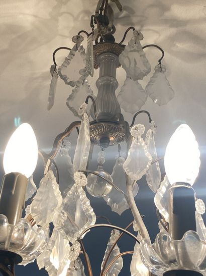 null Chandelier with eight arms of light.

Signed Baccarat.

H : 72 cm.

Diameter...