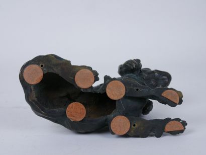 null Modern school 

Reclining Spaniel 

Sculpture in bronze with medal patina. 

Dimensions...