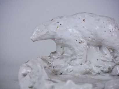 null Marguerite COUSINET (1886- 1970)

The polar bear 

White enamelled plaster pocket,...