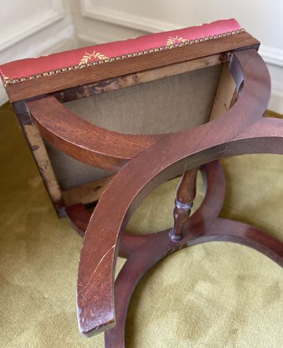 null Pair of mahogany veneered "X" shaped folding tables.

Empire style.

45 x 47...