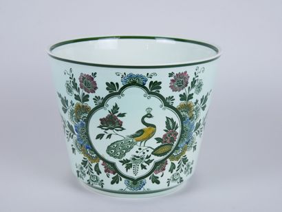 null VILLEROY & BOCH Mettlach

Cache-pot en porcelaine modèle « paon » à décor polychrome...