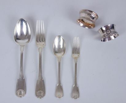 null Silver lot (950/1000th), including : 

A cutlery for entremets, shell model.

A...