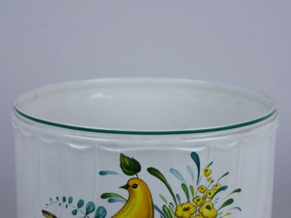 null VILLEROY & BOCH Septfontaines

Porcelain cover-pot with polychrome decoration...