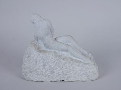 null Marguerite COUSINET (1886- 1970) 

Reclining Eve 

Sculpture in white marble...
