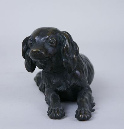 null Modern school 

Reclining Spaniel 

Sculpture in bronze with medal patina. 

Dimensions...