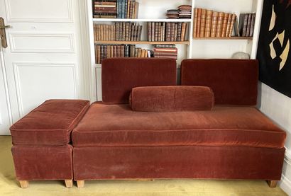 null Bed and its footrest resting on small wooden feet. Brown velvet upholstery....