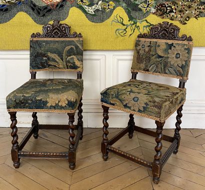 null Pair of small chairs in turned and carved wood.

Composed of old elements.

Antique...
