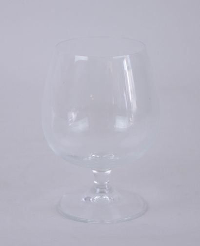 null Suite of 5 crystal cognac glasses resting on a circular foot. 

Height : 14...