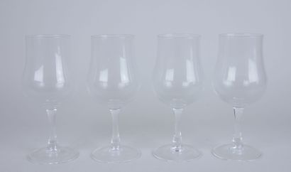 null Attributed to SAINT LOUIS. 

Suite of 12 large red wine glasses in plain crystal....