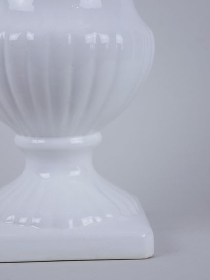 null Large white porcelain vase of Medici form resting on a square base. Modern work....