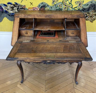 null Sloping secretary in natural wood with molding.

Rustic work composed of old...