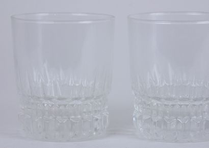 null Lot of cut crystal glassware with decoration of crosses including : 

7 orangeade...