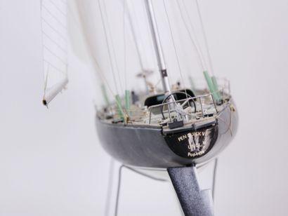null Model of a two-masted sailing ship with the inscription "Pen Duick VI UNCL Papeete

Dimensions:...