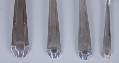 null Partie de service en métal argenté de style Art Déco comprenant : 

 - 12 fourchettes....